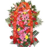 花篮:1枝多头香水白百合,18枝红康乃馨,绿叶间插，白色玻璃纸,紫色绵纸圆形包装