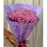 鲜花:11支粉玫瑰11支香槟玫瑰11支白玫瑰紫色包装