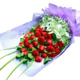 鲜花:19枝A级红玫瑰，绿叶外围，羽毛装饰，手揉纸高档包装（此花需提前预定，并限送各大城市）
