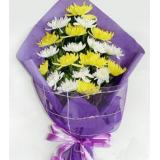 菊花:9枝白菊花，9枝黄菊花，紫色皱纹加纱网高档包装。