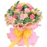 鲜花:康乃馨11枝，粉玫瑰11枝，点缀配草，香槟色加粉色皱纹纸双层包装黄色蝴蝶结一个（此花需预定）。