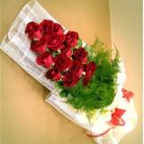 鲜花:粉玫瑰10枝,满天星，手揉纸单面包装