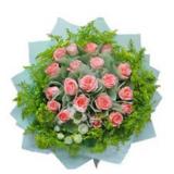 鲜花:粉玫瑰19支外围绿叶、内衬墨绿色绵纸，外围卷边纸 墨绿色蝴蝶结