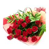 鲜花:19支红玫瑰+配叶，红色皱纹纸单面包装，深红色蝴蝶结