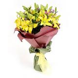 鲜花:黄色百合8支，配草适量，咖啡色手揉纸圆形包装，绿色手揉纸托底（此花需提前预定）