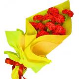 鲜花:33枝红玫瑰+粉色的勿忘我+绿叶+皱纹纸圆形包装