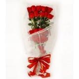 鲜花:6枝粉玫瑰，5枝多头白百合，搭配米兰，淡纸色手柔纸高档包装。