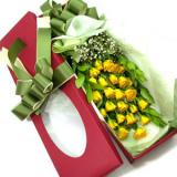 鲜花:多头粉香水百合7枝，幸福草间插，卷纸包装
