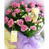 鲜花:99支粉玫瑰+黄莺，紫色皱纹纸圆形包装。