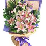 鲜花:粉色多头香水百合5枝,散尾叶,手揉纸单面包装,紫色丝带扎结