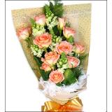 鲜花:11枝香槟玫瑰，搭配绿叶，手揉纸单面包装