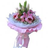 鲜花:红玫瑰19支。粉色棉纸,纱网豪华外包装