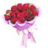 鲜花:99朵红玫瑰、绿叶或小草花间插，内层透明纸+外围卷边纸，多层丝带。