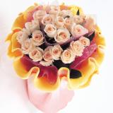 鲜花:香槟玫瑰19枝，卷边纸高档包装，此花需提前预定
