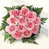 鲜花:12支粉玫瑰、高山羊齿（缺货的季节或地区用黄莺代替）若干 ，送绵纸圆形包装