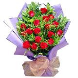 鲜花:11支蓝色玫瑰加配花，配叶，浅紫色纱网圆形包装，紫色丝带束扎