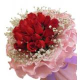 鲜花:19枝粉色玫瑰,粉色包装纸瀑布形包装