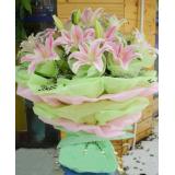 鲜花:粉多头香水百合6枝，单枝包装、草绿色棉纸圆形包装