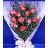 鲜花:粉玫瑰11枝，情人草丰满，粉色皱纹纸单面包装，粉色丝带束扎。