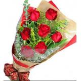 鲜花:19只彩色玫瑰，绿叶丰满，粉色包装纸，粉色丝带扎