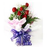 鲜花:粉玫瑰15枝，单枝包装，绿叶间插，手揉纸包装