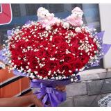 鲜花:红玫瑰99枝，满天星点缀，手揉纸圆形包装，送公仔一对