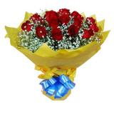 爱到永久:19枝红玫瑰,满天星点缀（或绿叶搭配）,黄色皱纹纸圆形包装蓝色丝带束扎