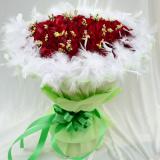 99支红玫瑰:22支粉玫瑰，绿叶丰满，卷边纸圆形包装，绵纸丝带。