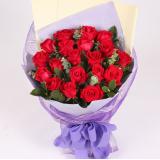 红玫瑰:22枝黄玫瑰点缀绿叶，粉色卷边纸圆形包装，绿色和红色丝带束扎。