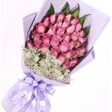 紫玫瑰:白玫瑰19枝，玻璃纸单枝包装，米兰外围，手柔纸圆形包装。