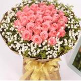 粉玫瑰:黄白菊花共40枝,配草点缀,小鸟10枝外围间插，花篮一个，高约1.2米（此花需提前预定）