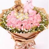 粉玫瑰:11只粉玫瑰、2枝多头白百合，绿叶，满天星，手揉纸圆形包装