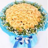香槟玫瑰:会议桌花：粉香水百合，玫瑰，扶朗花，黄百合，康乃馨，金鱼草等多种花材组合：直径0.8米